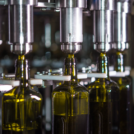 Cold-filling extra virgin olive oil into Marasca bottles